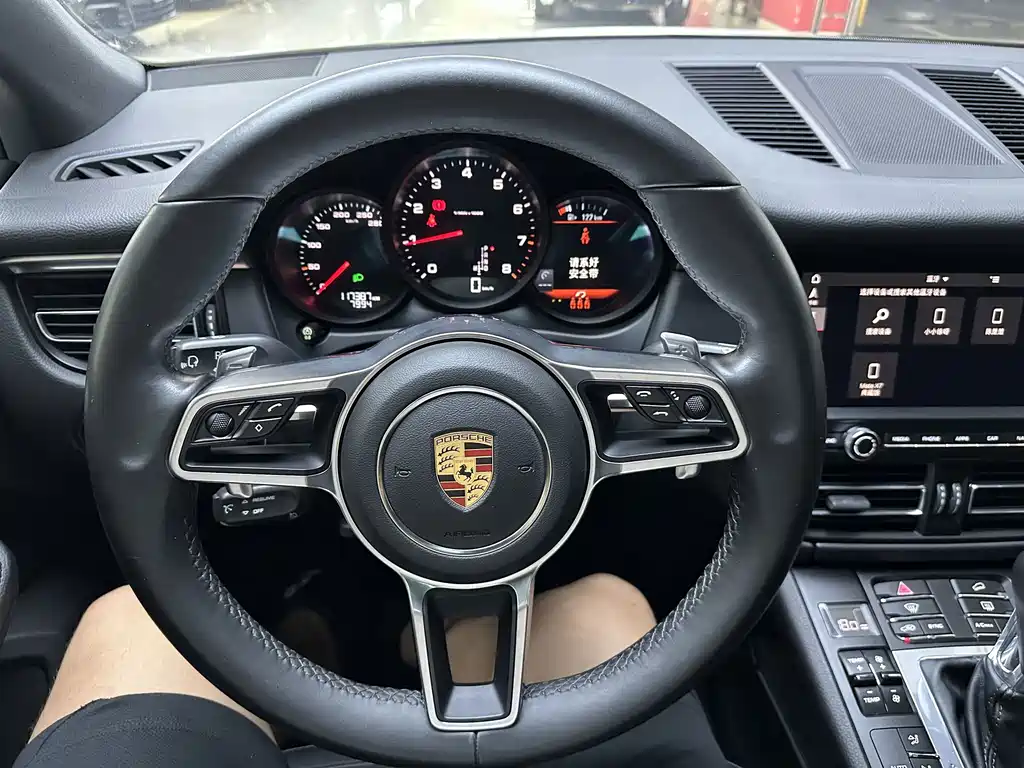 Porsche Macan — миниатюра 6