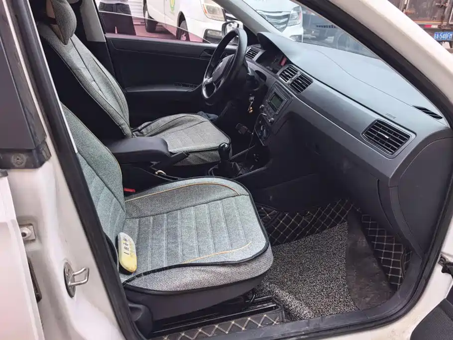 Volkswagen Santana — миниатюра 8