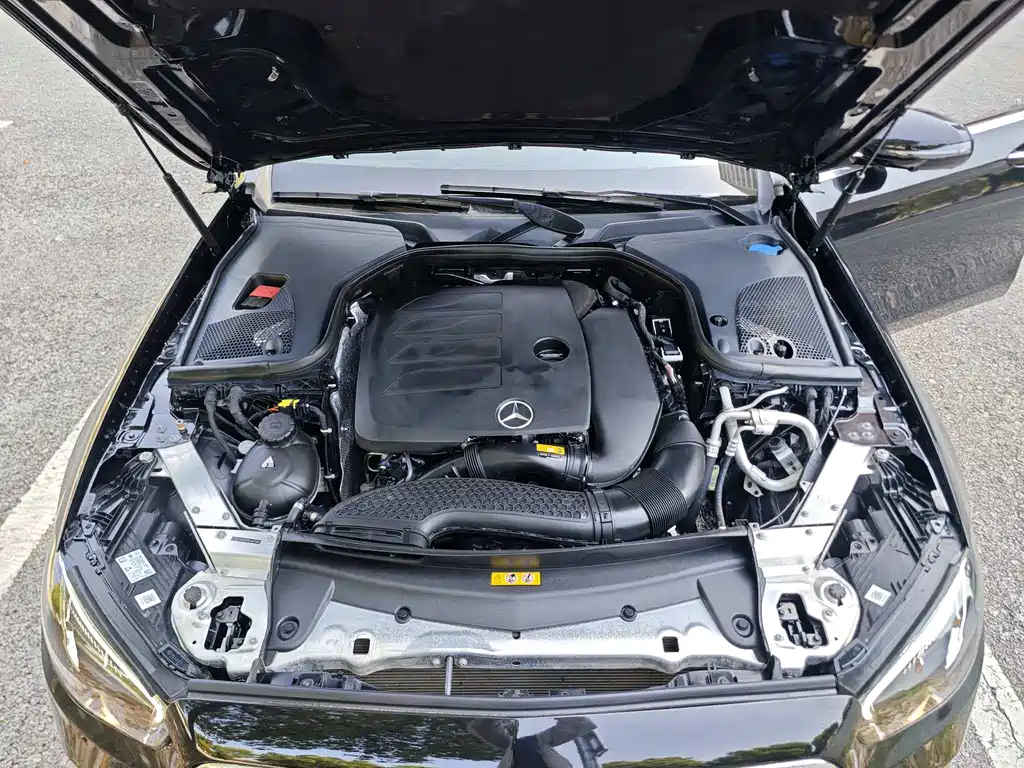 Mercedes-Benz E-Class — миниатюра 12