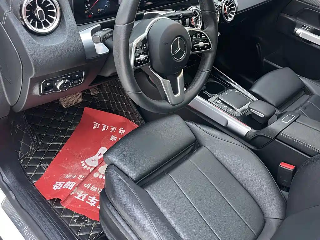Mercedes-Benz GLB — миниатюра 18