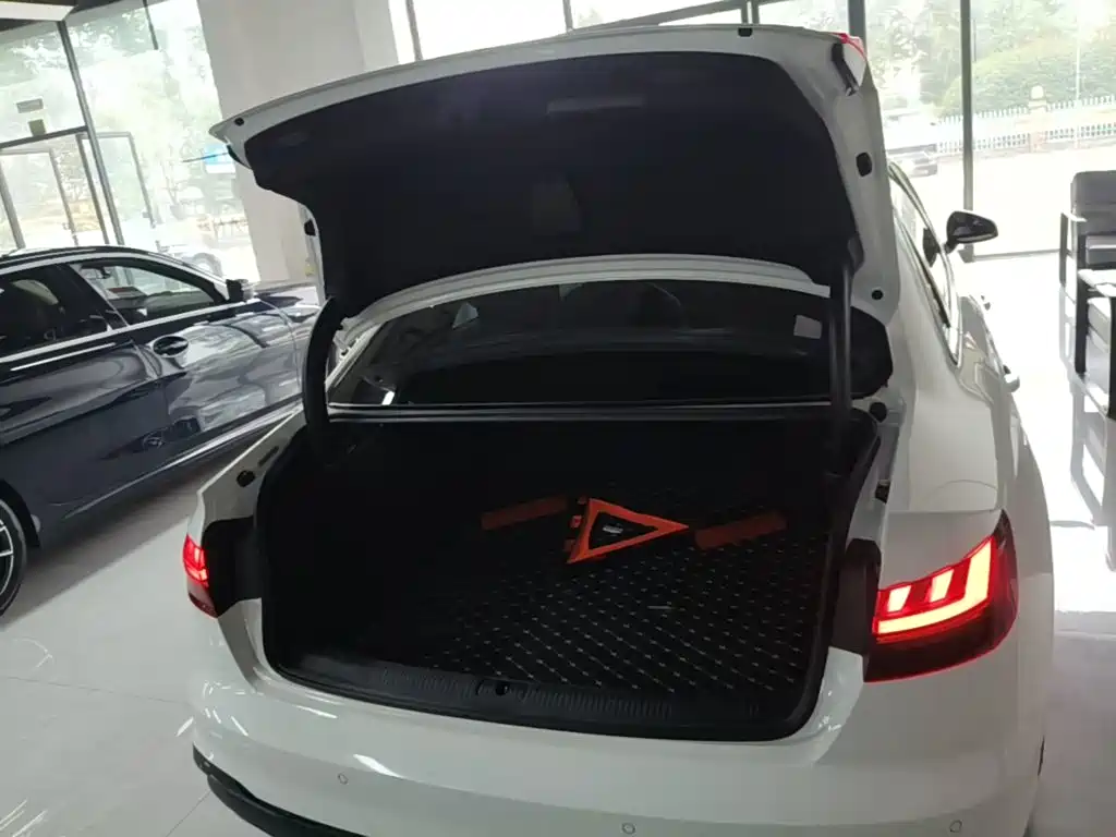 Audi A4L — миниатюра 19