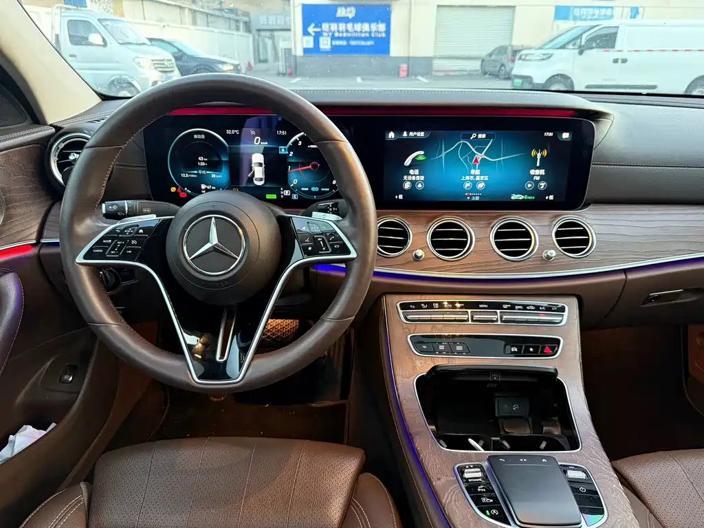 Mercedes-Benz E-Class — миниатюра 8