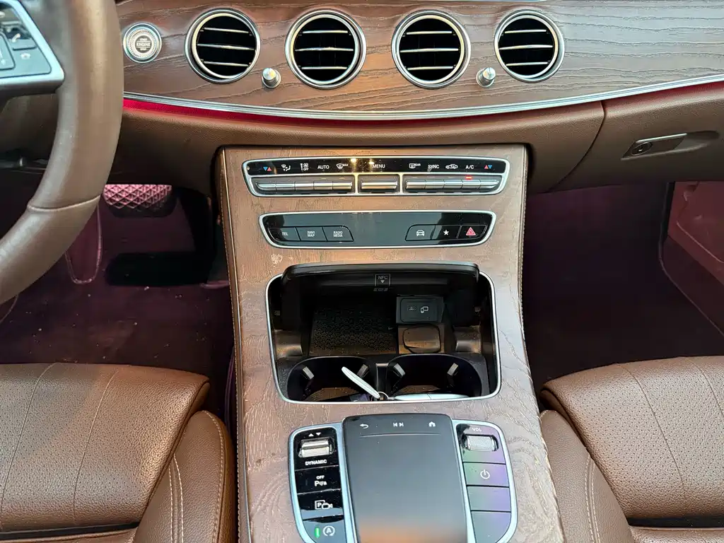 Mercedes-Benz E-Class — миниатюра 7