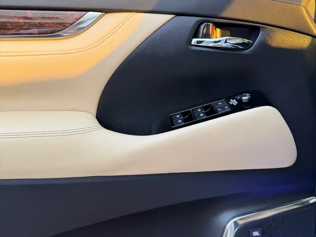 Toyota Alphard — миниатюра 21