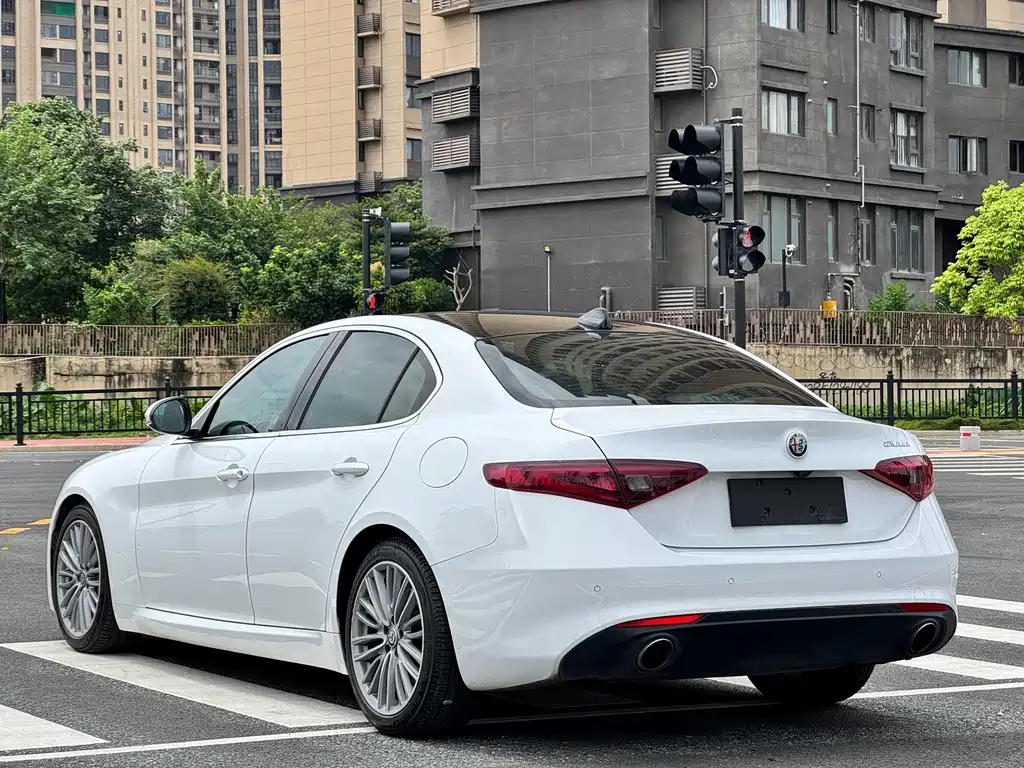 Alfa Romeo Giulia — миниатюра 11