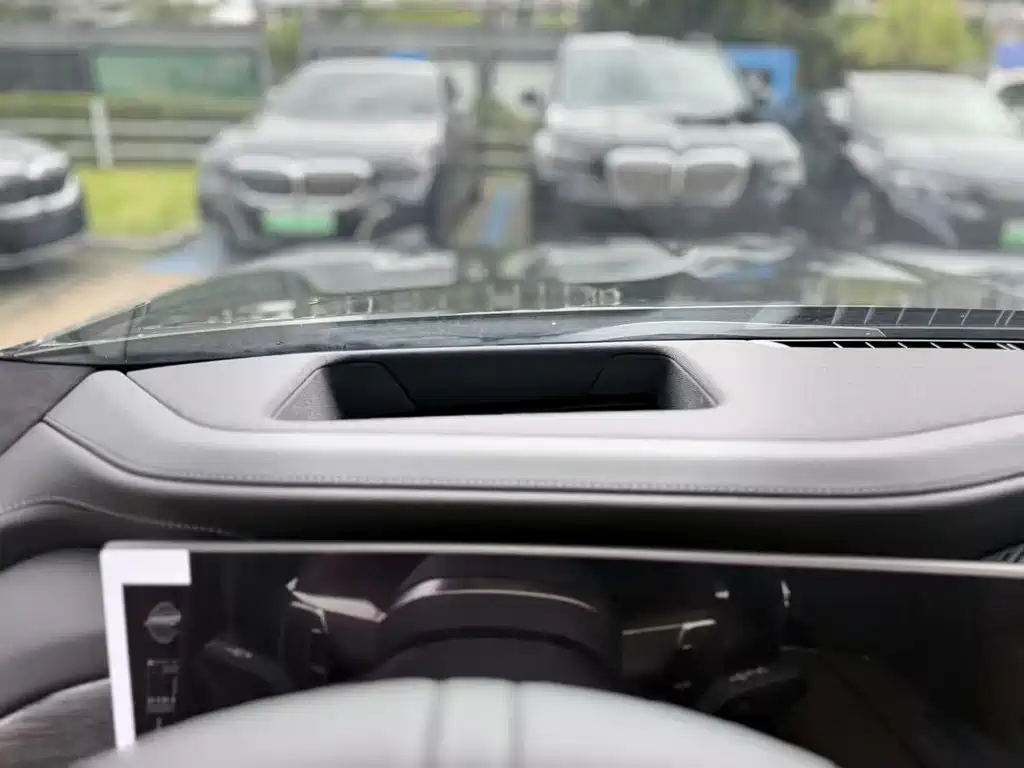 BMW 7 Series — миниатюра 6