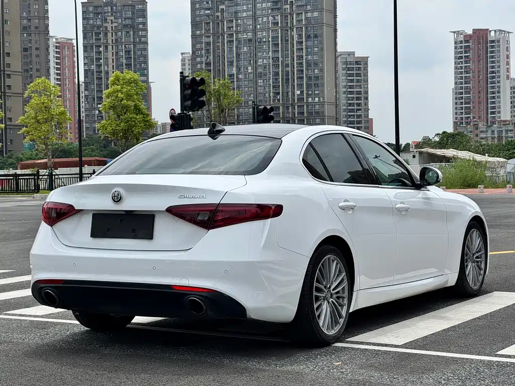 Alfa Romeo Giulia — миниатюра 12