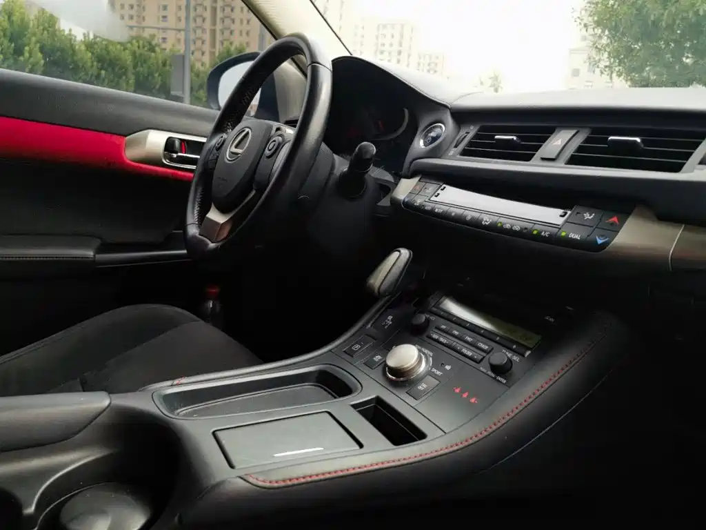 Lexus CT — миниатюра 6