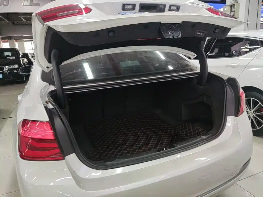 BMW 3 Series — миниатюра 19