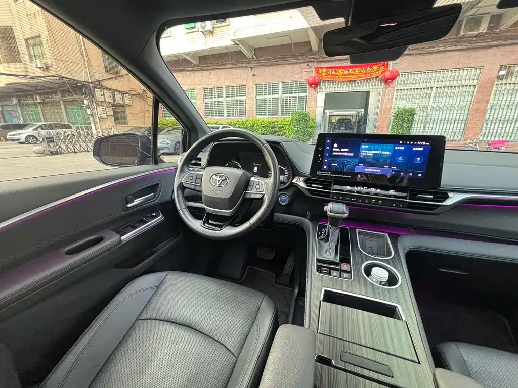 Toyota Sienna 2023 2.5L Luxury