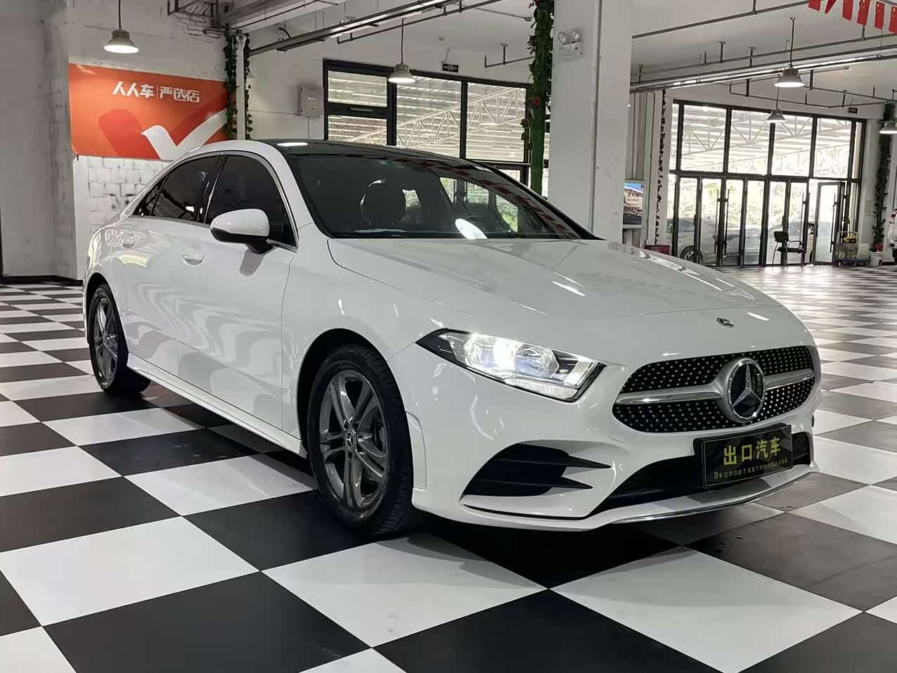 Mercedes-Benz A-Class 1.3 л 2022 г. Белый, пробег 21400 км