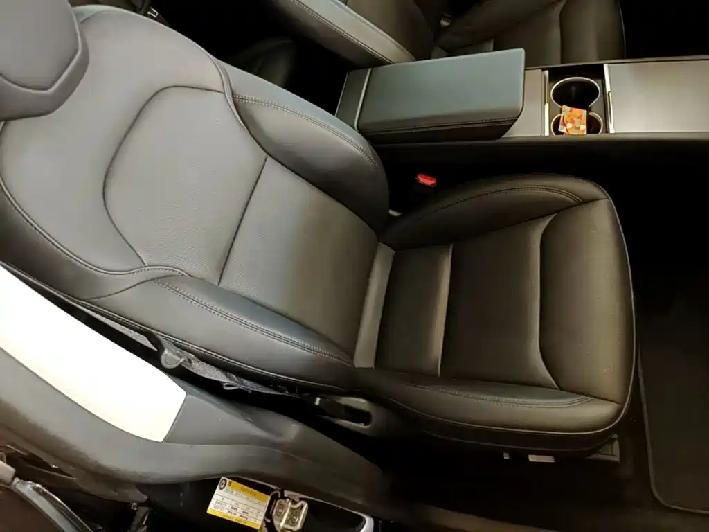 Tesla Model Y — миниатюра 25