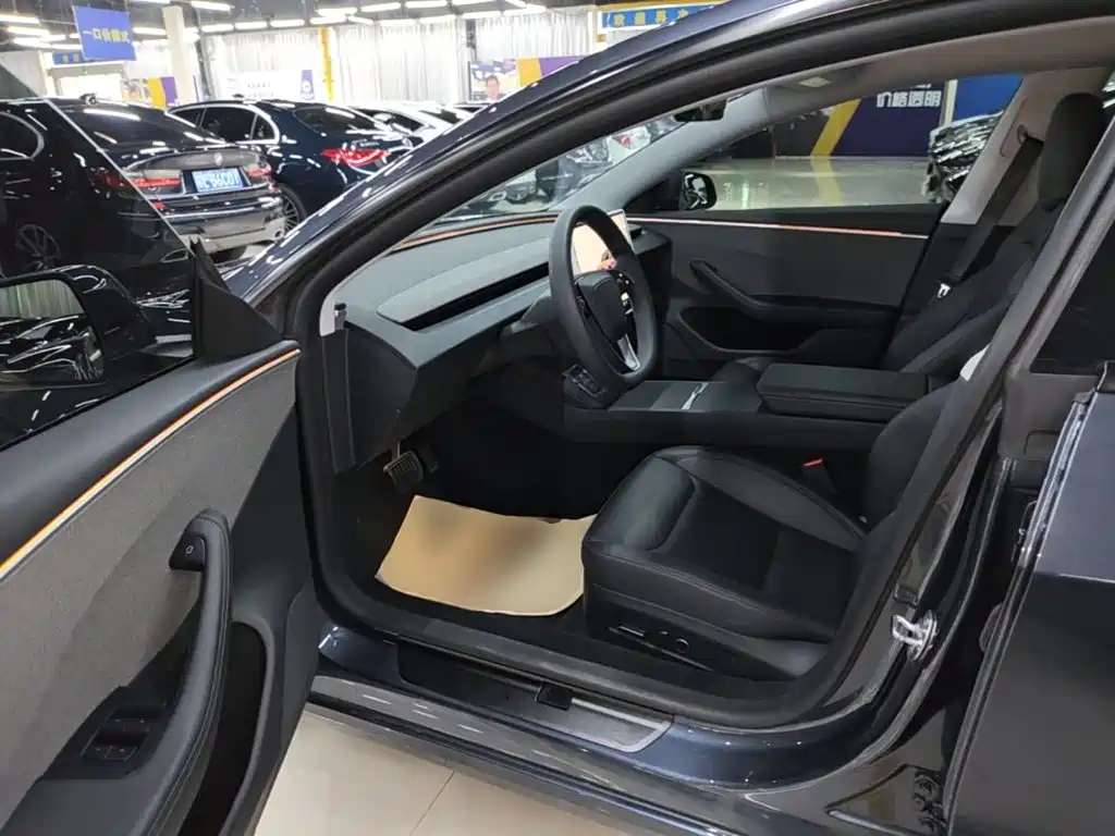 Tesla Model 3 — миниатюра 16