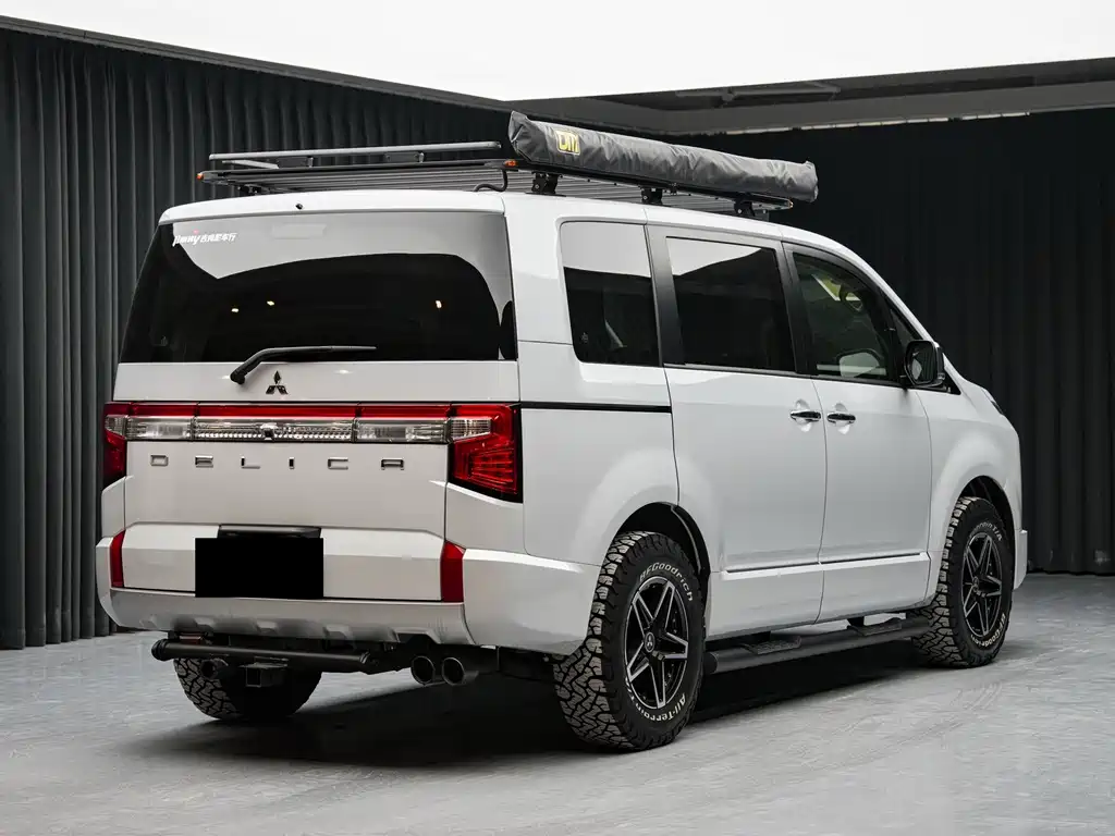 Mitsubishi Delica — миниатюра 6