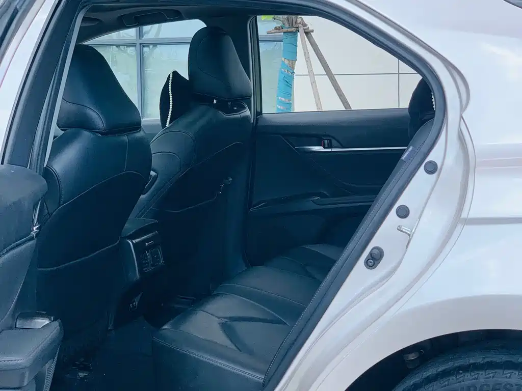 Toyota Camry — миниатюра 10
