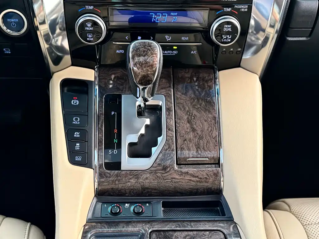 Toyota Vellfire — миниатюра 12
