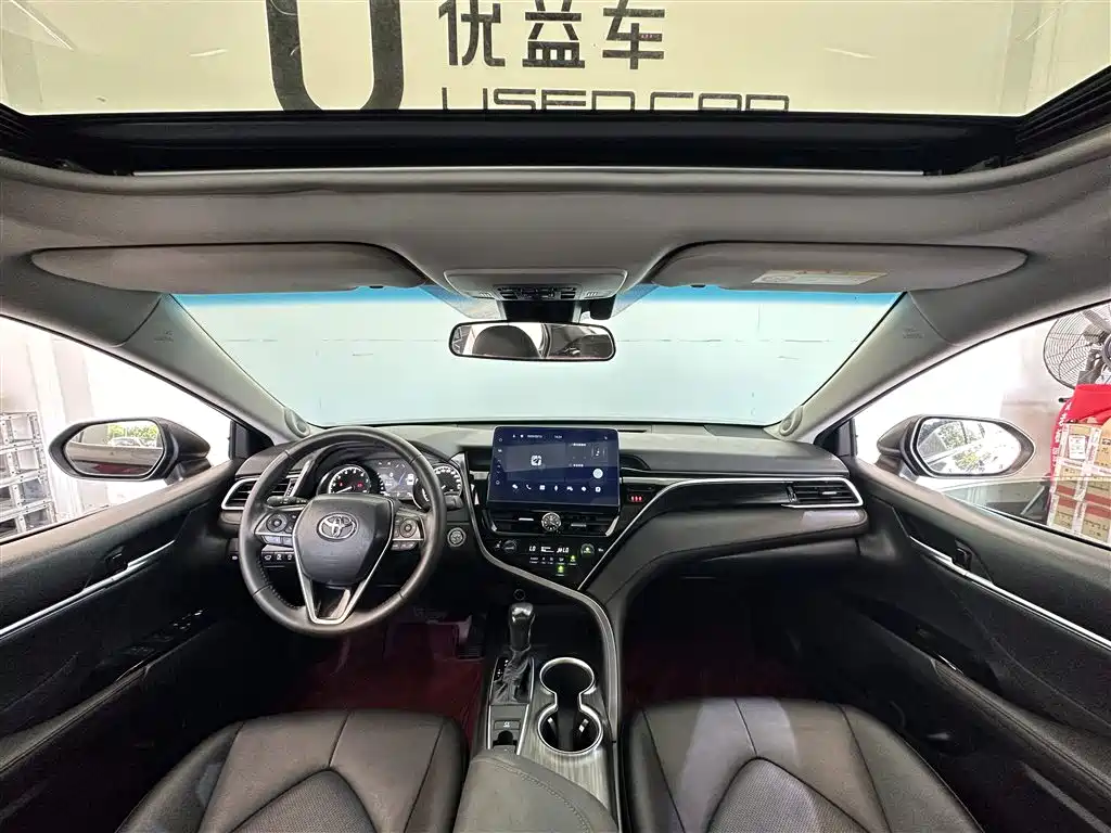 Toyota Camry 2021 2.0G Luxury