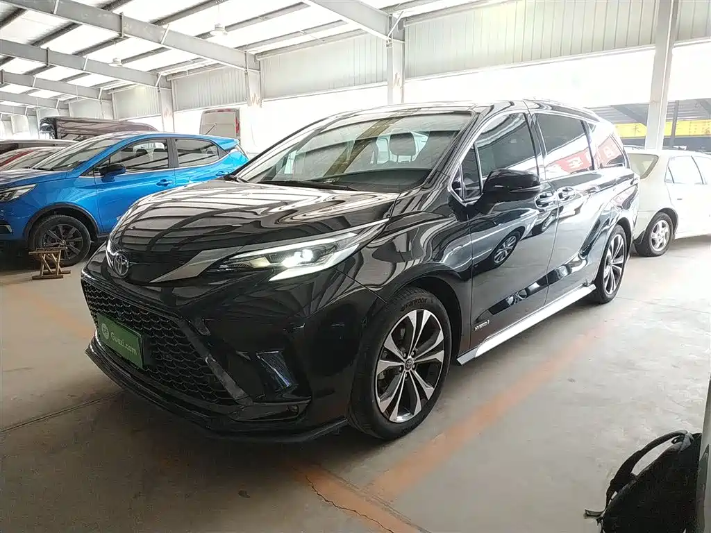 Toyota Granvia 2023