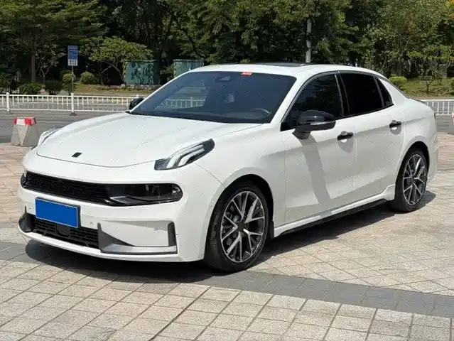 Lynk & Co 03