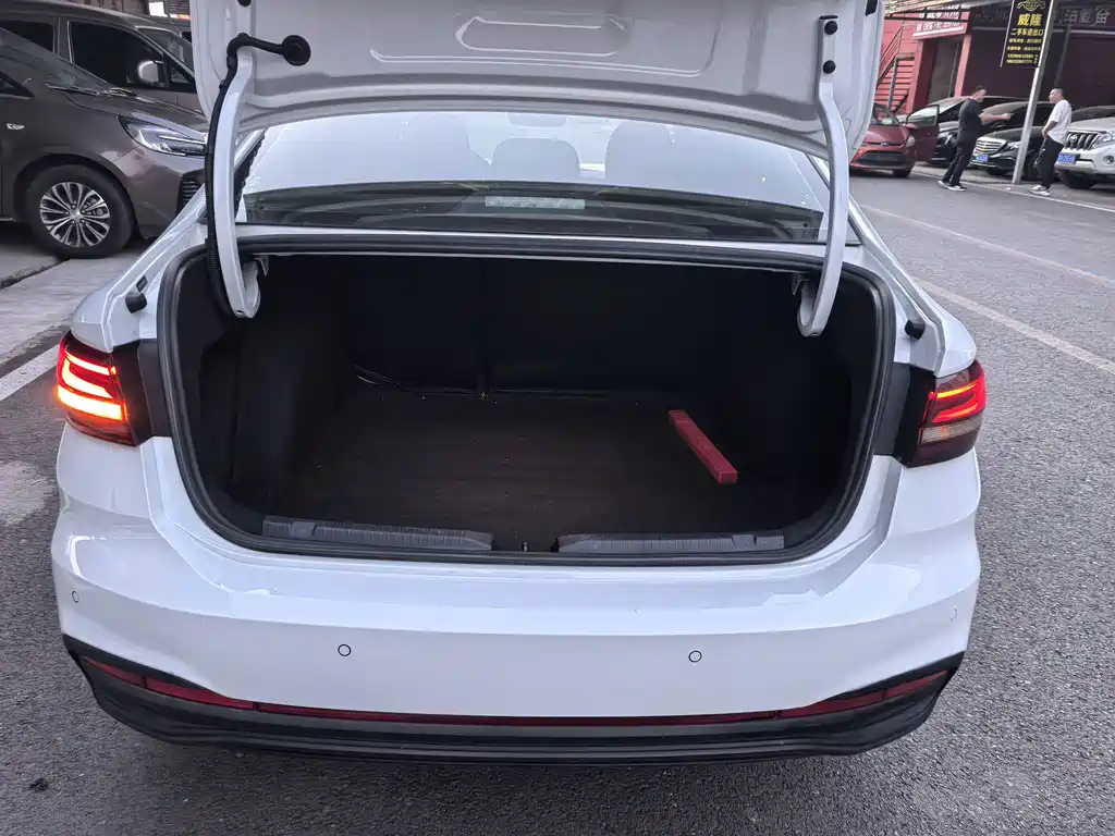 Volkswagen Lavida — миниатюра 9