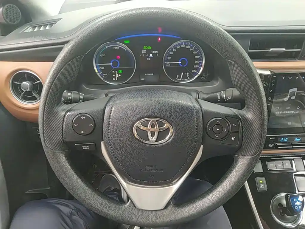 Toyota Corolla Hybrid — миниатюра 11