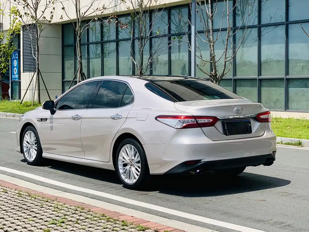 Toyota Camry — миниатюра 4