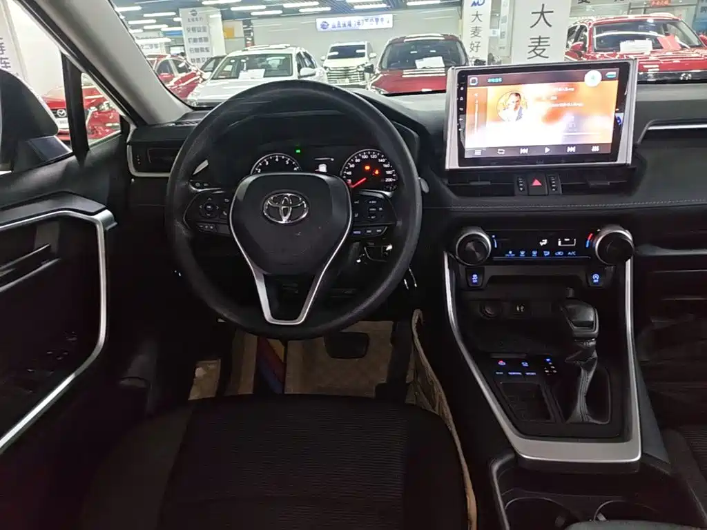 Toyota RAV4 — миниатюра 13