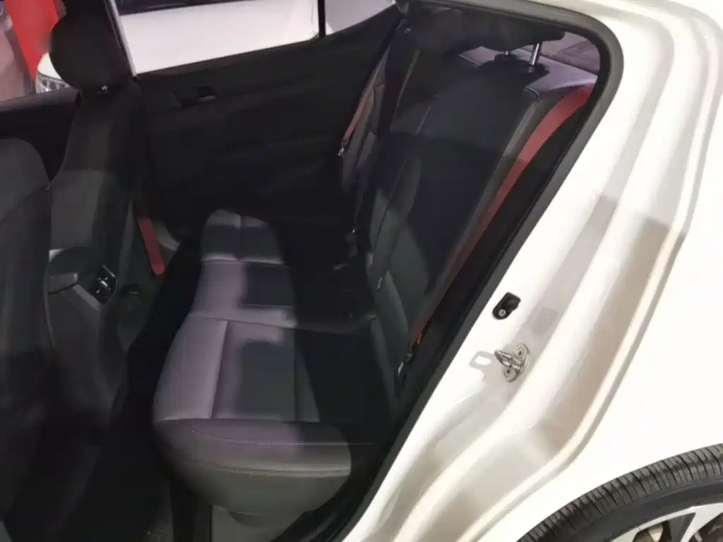 Hyundai Elantra — миниатюра 17