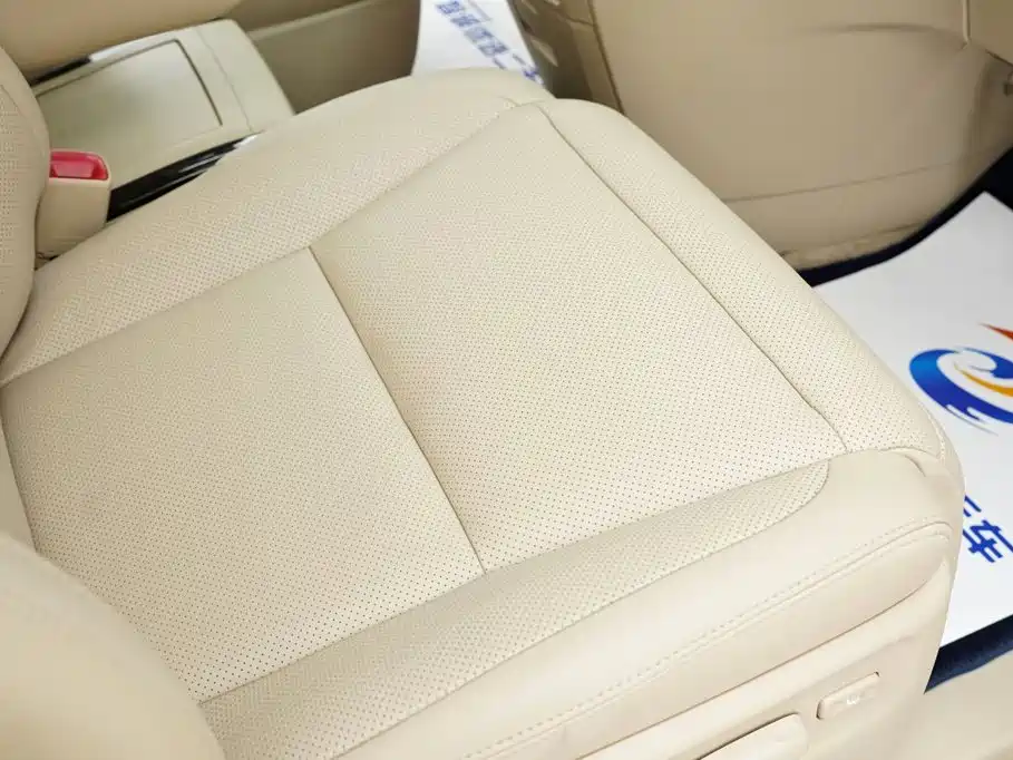 Toyota Alphard — миниатюра 21