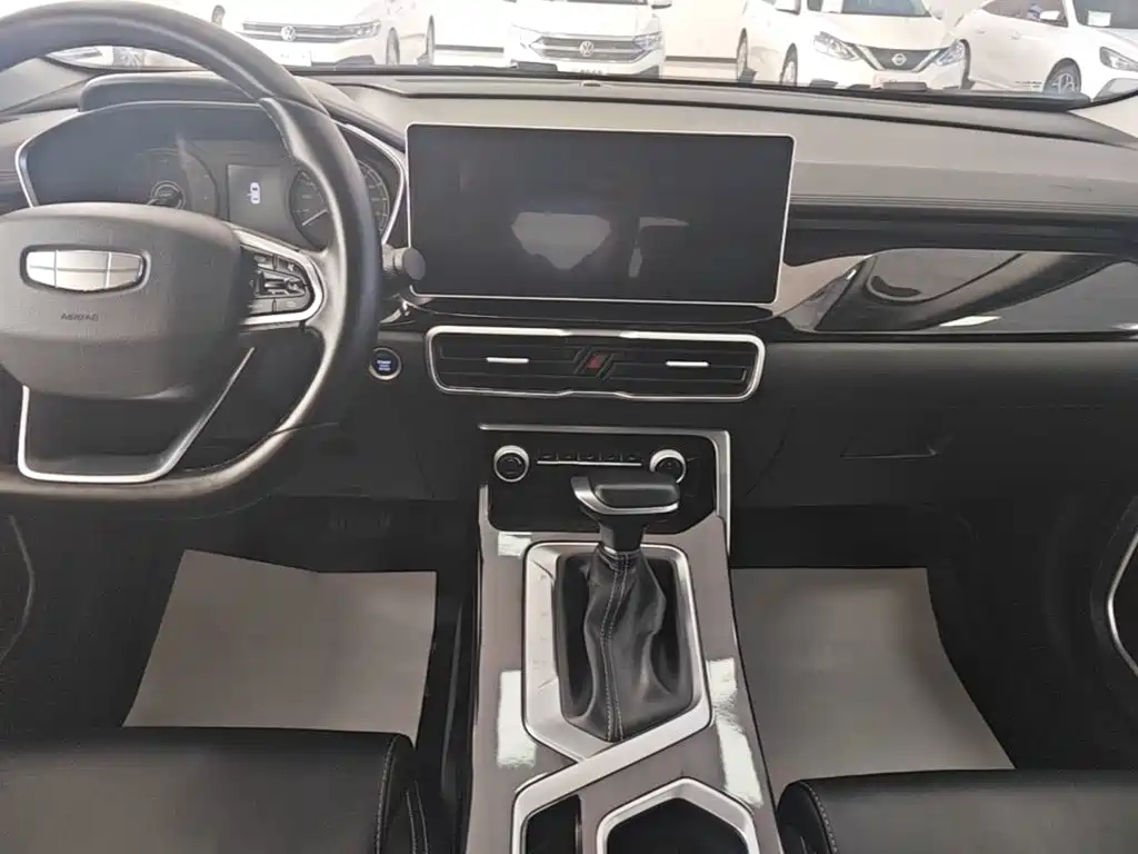 Geely Binyue — миниатюра 13