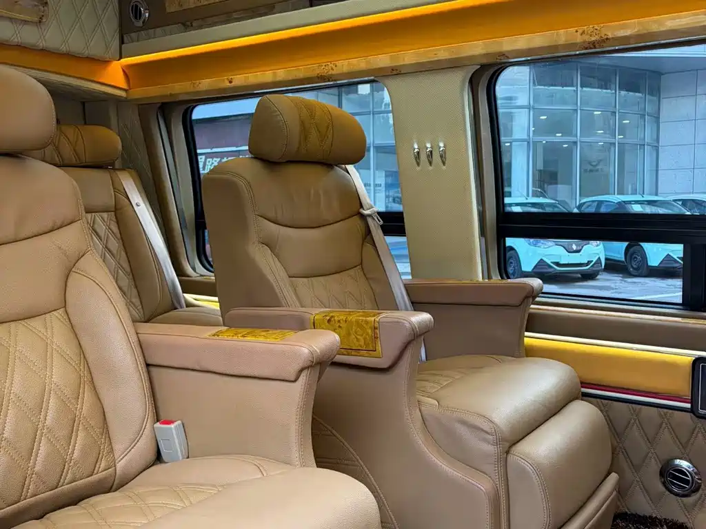 GMC Savana — миниатюра 9