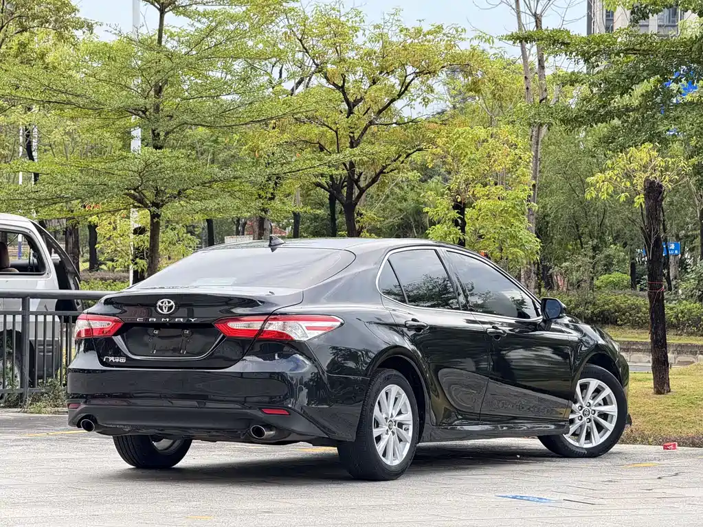 TOYOTA CAMRY