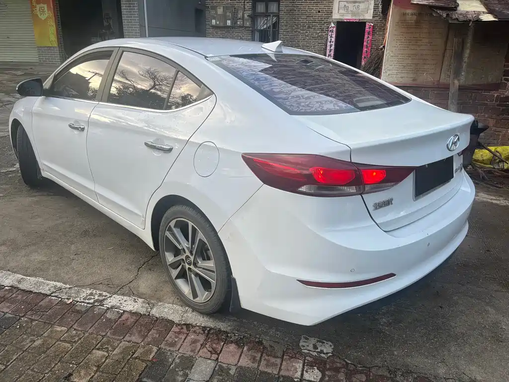 Hyundai Elantra — миниатюра 6