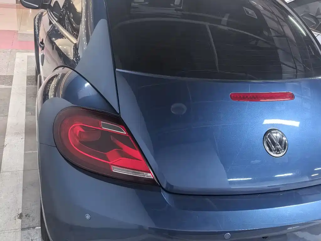 VOLKSWAGEN BEETLE