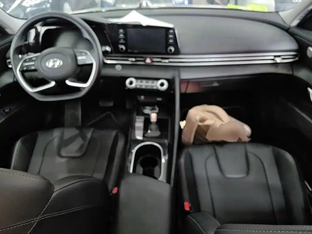 Hyundai Elantra — миниатюра 10