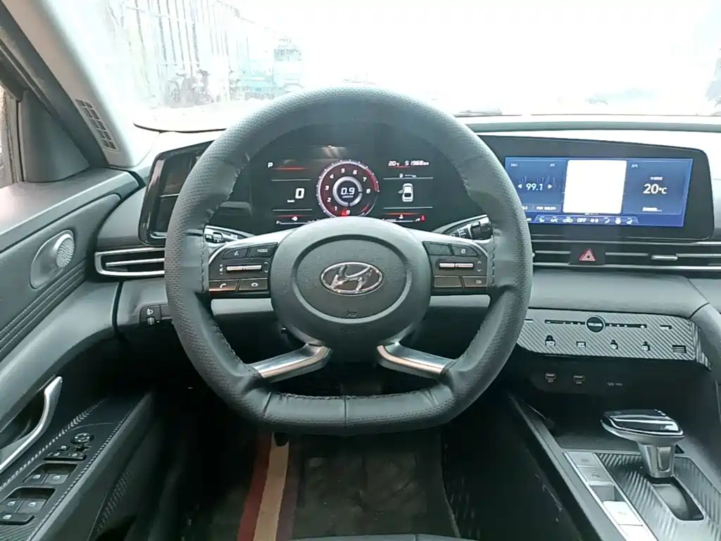 Hyundai Elantra — миниатюра 11