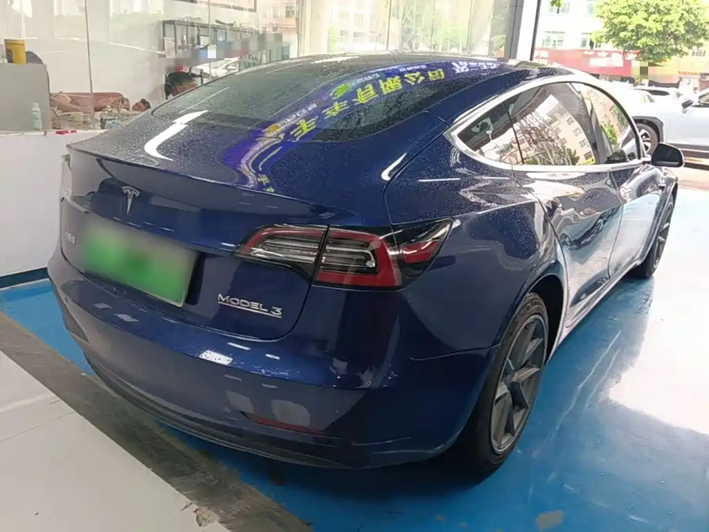 Tesla Model 3 — миниатюра 7
