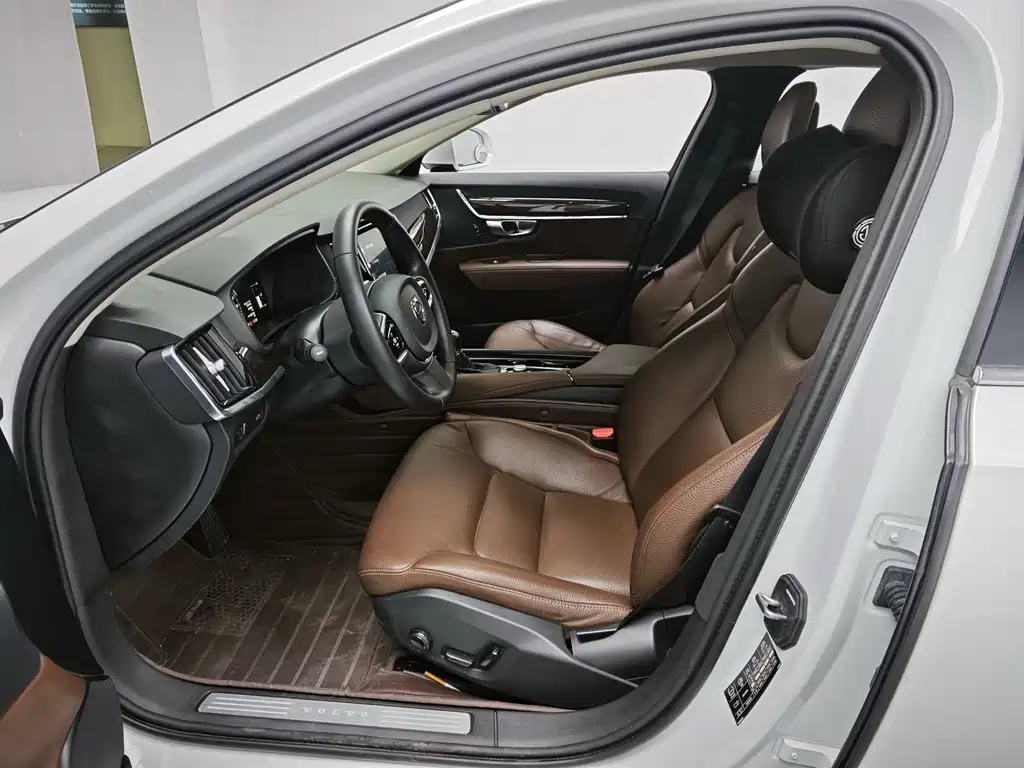 Volvo S90 — миниатюра 7