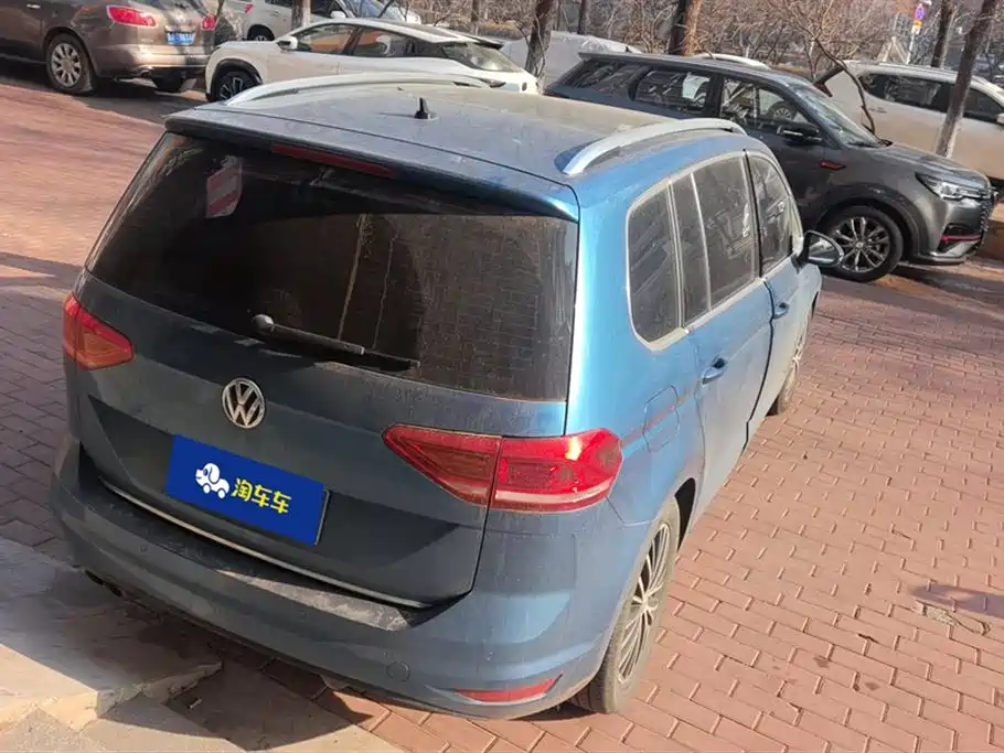 VOLKSWAGEN TOURAN