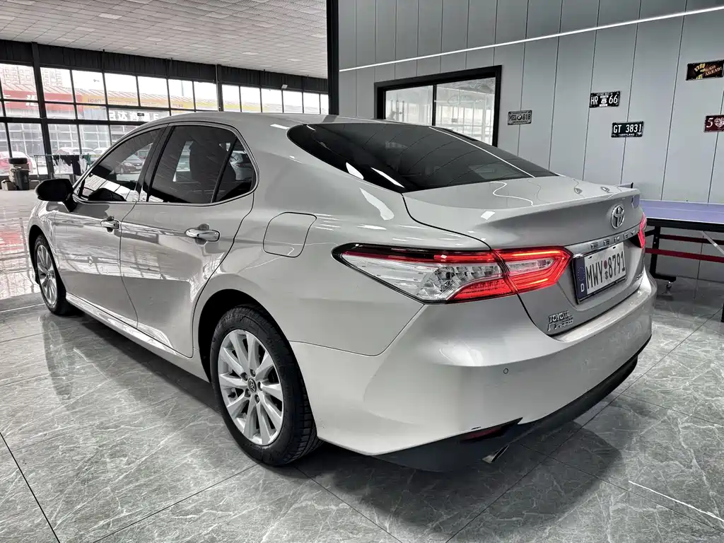 TOYOTA CAMRY
