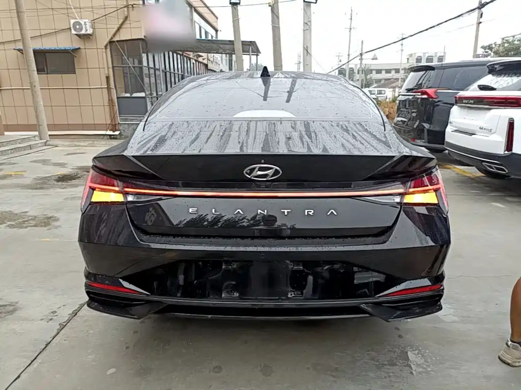 Hyundai Elantra — миниатюра 6