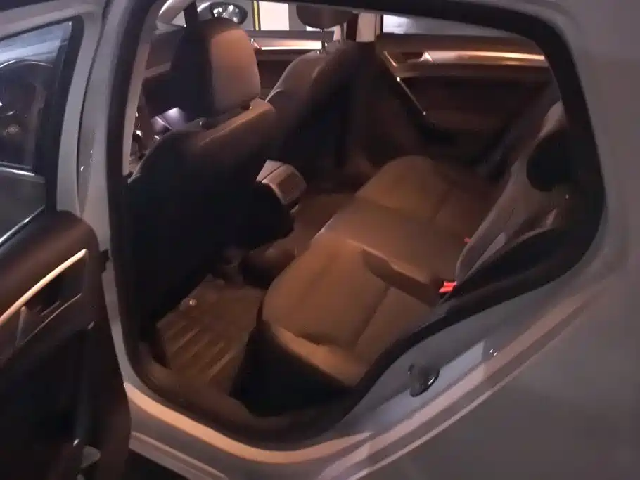 Volkswagen Golf — миниатюра 11