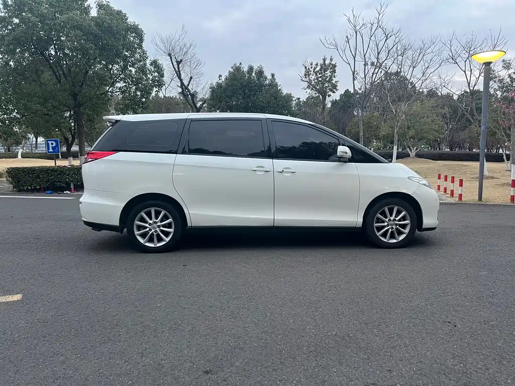 TOYOTA PREVIA
