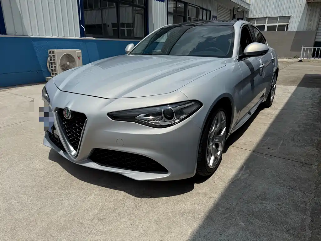 Alfa Romeo Giulia 2020 2.0T 280HP Luxury Edition