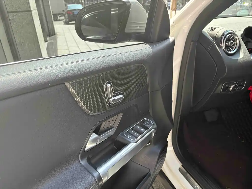 Mercedes-Benz GLB — миниатюра 15
