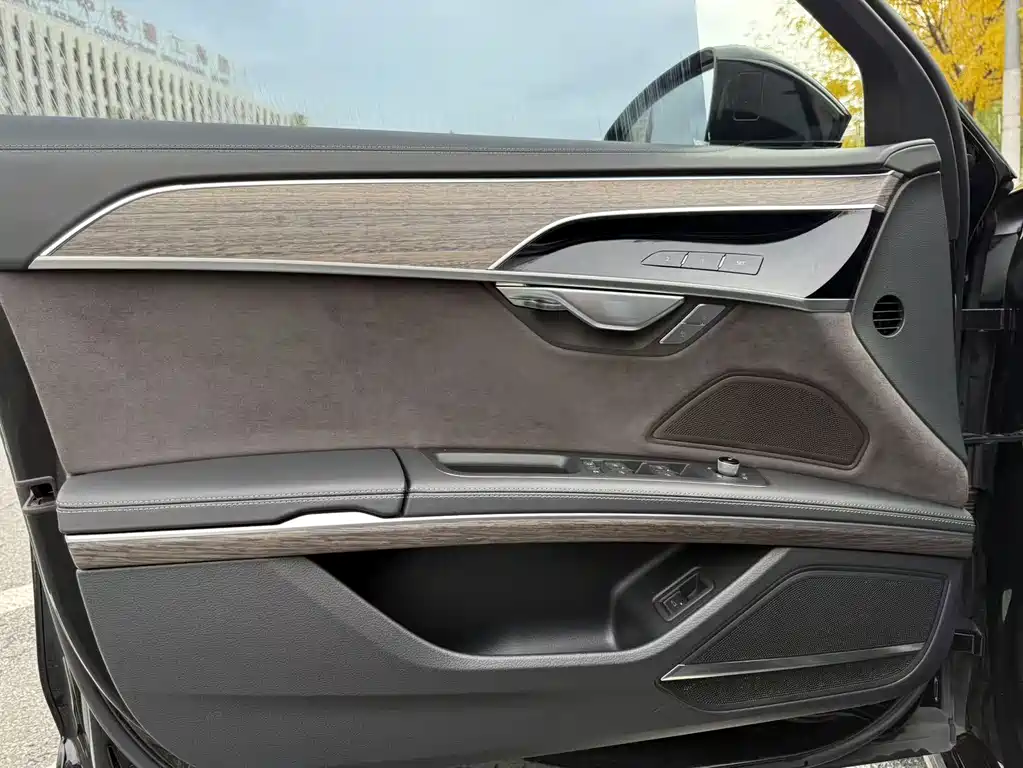 Audi A8 — миниатюра 11