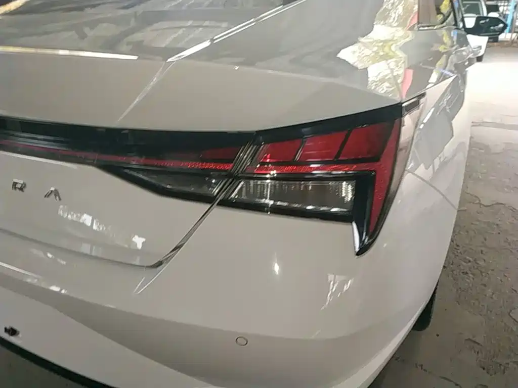 Hyundai Elantra — миниатюра 8
