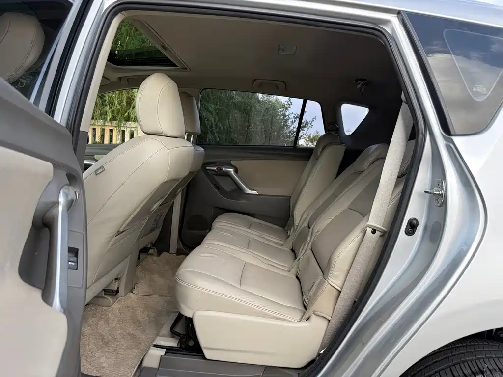 Toyota Verso — миниатюра 8