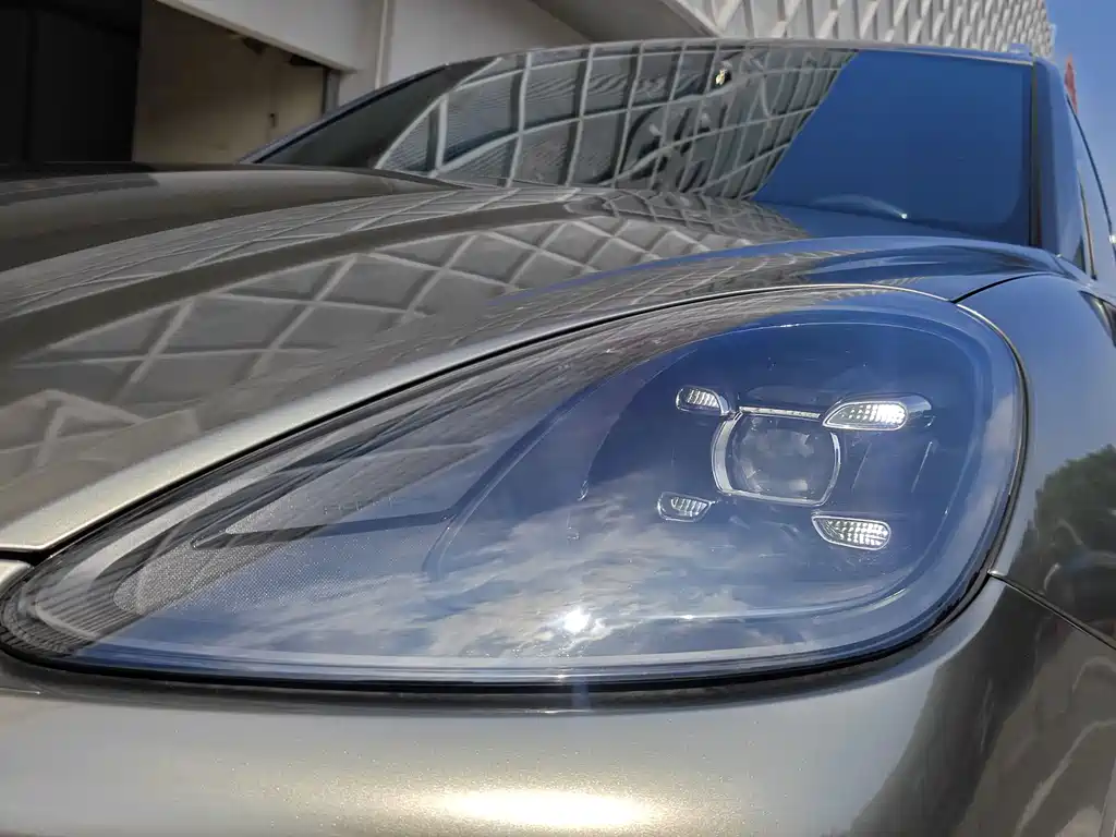 Porsche Cayenne — миниатюра 7