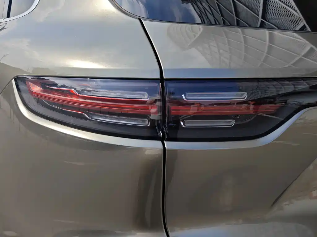 Porsche Cayenne — миниатюра 9